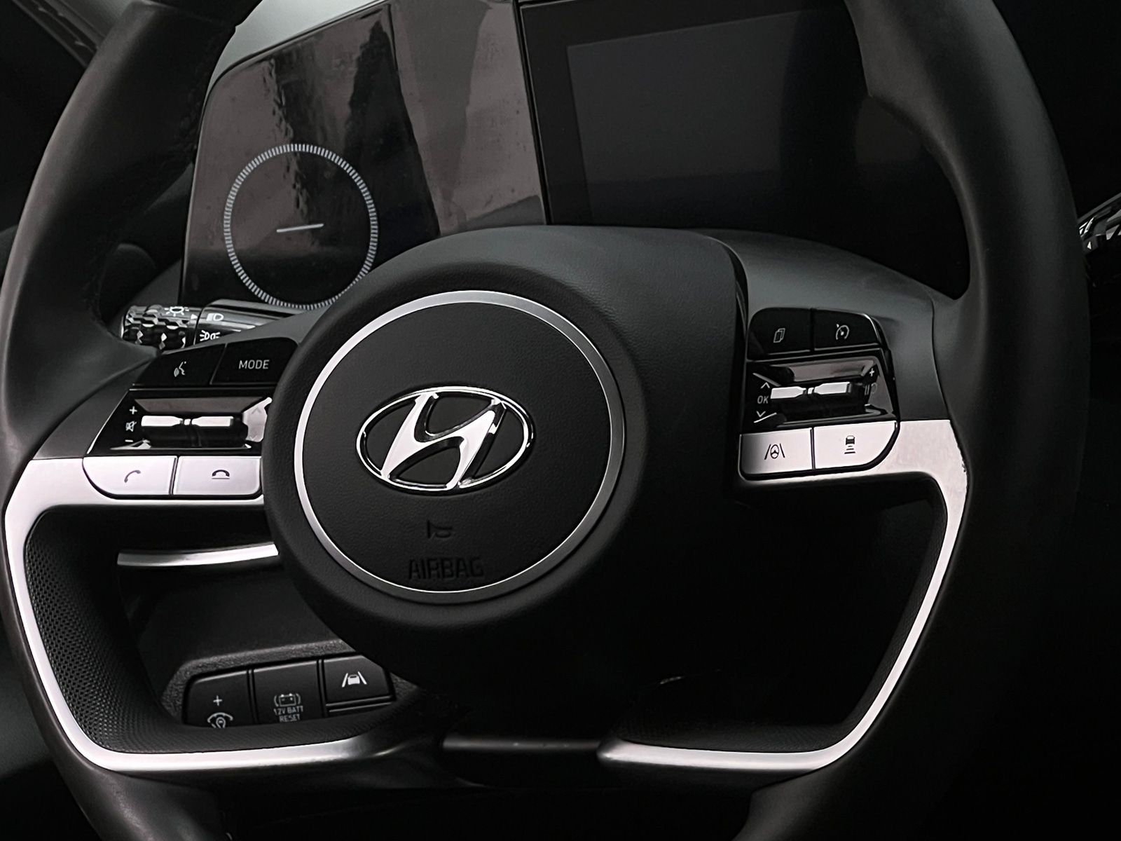 Thumbnail: 2023 Hyundai Elantra - 4