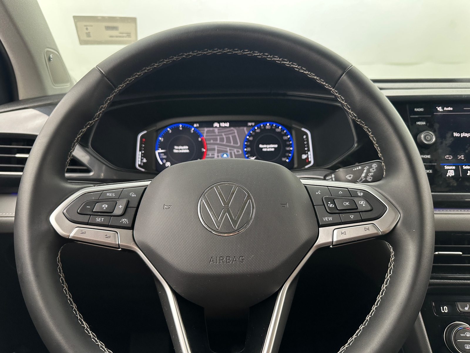 Thumbnail: 2022 Volkswagen Taos - 4