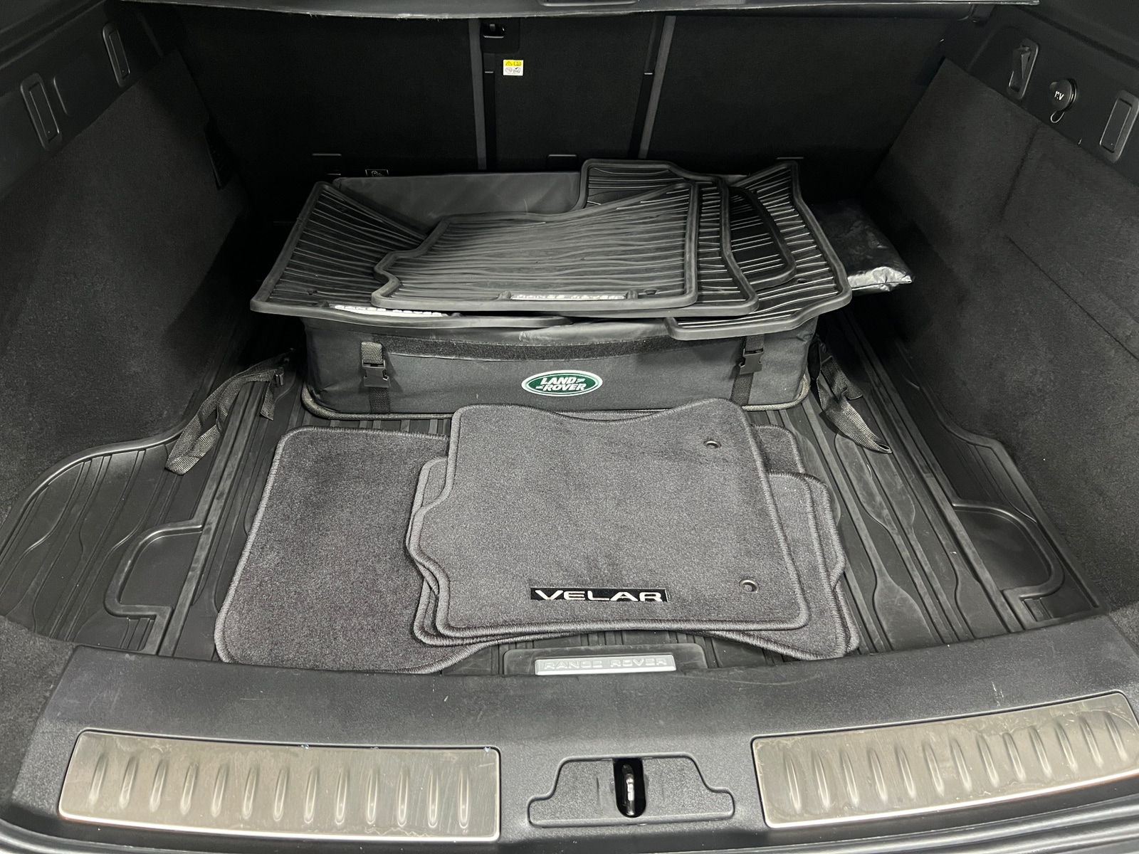 Thumbnail: 2020 Land Rover Range Rover Velar - 6