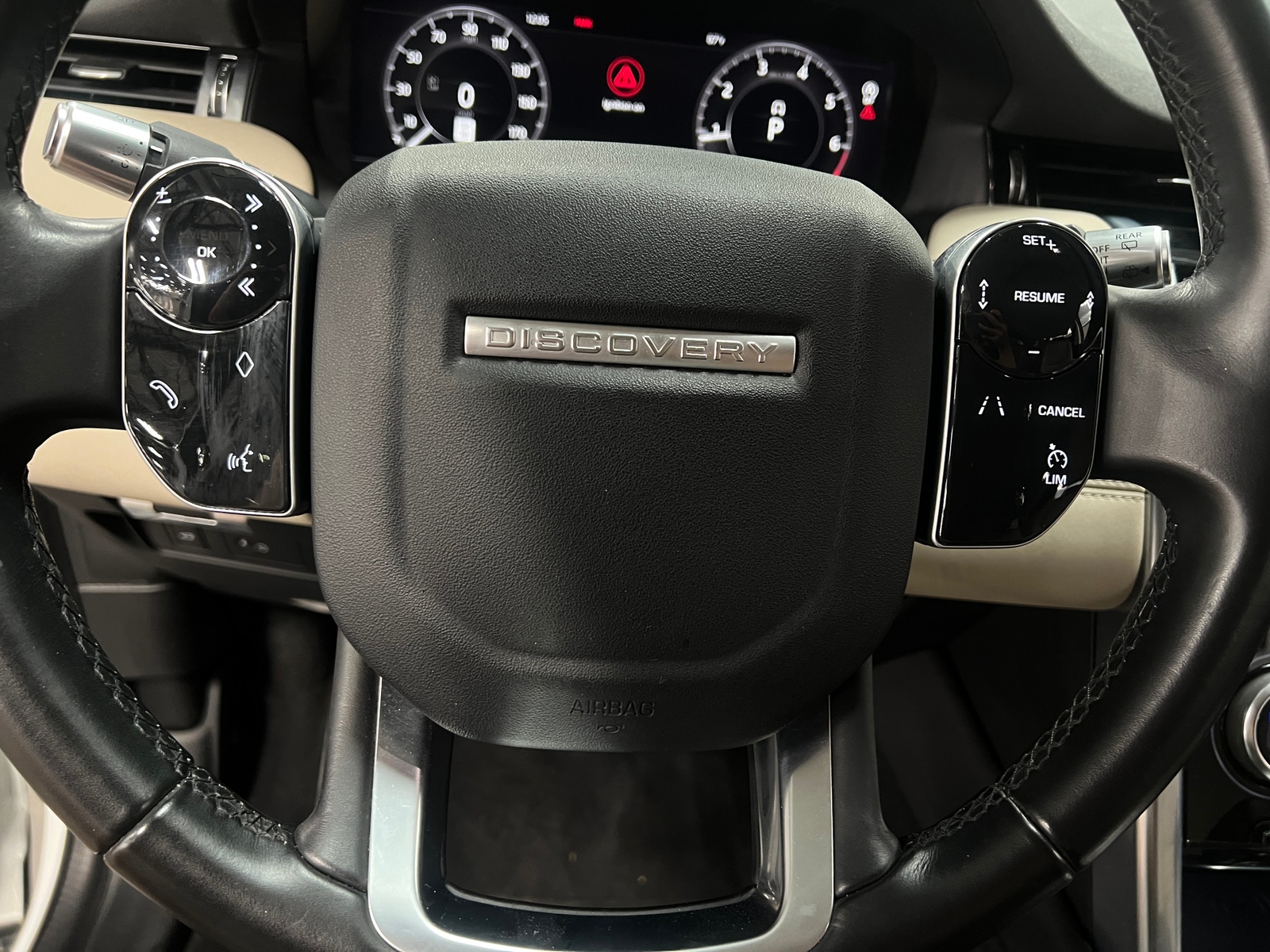 Thumbnail: 2020 Land Rover Discovery Sport - 4