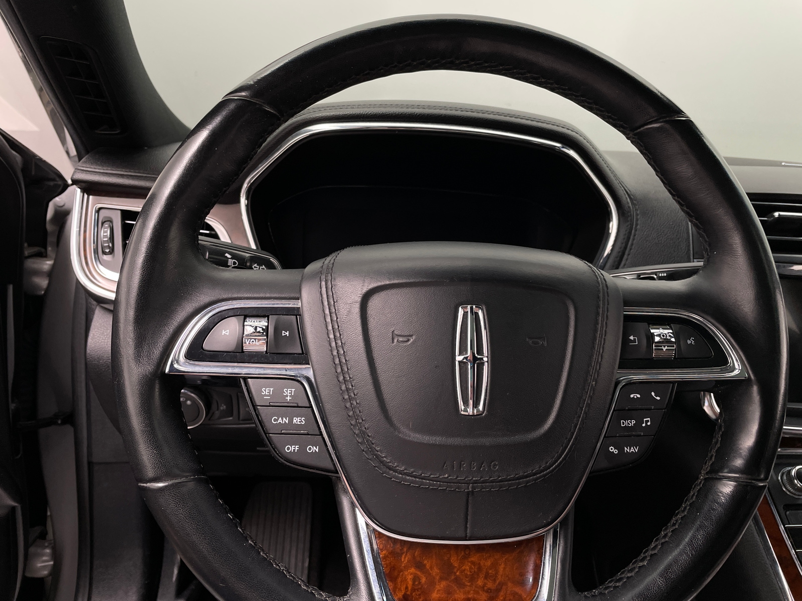 Thumbnail: 2018 Lincoln Continental - 4