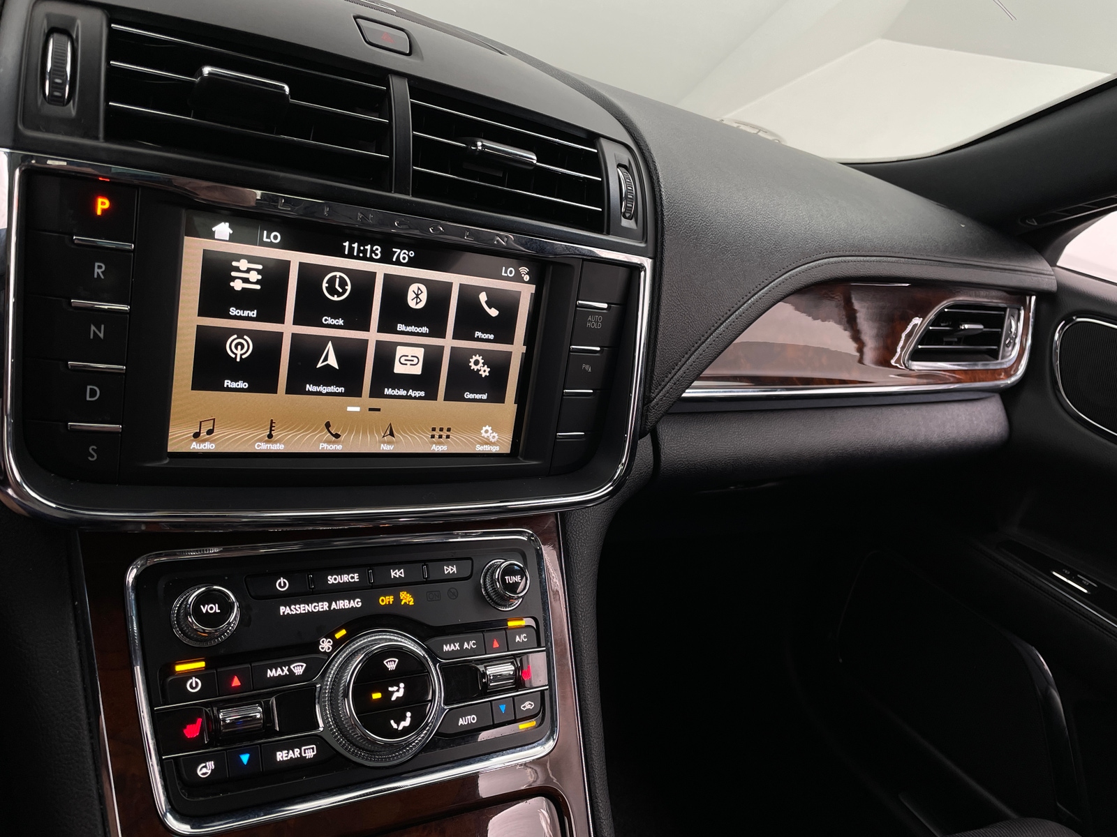 Thumbnail: 2018 Lincoln Continental - 3