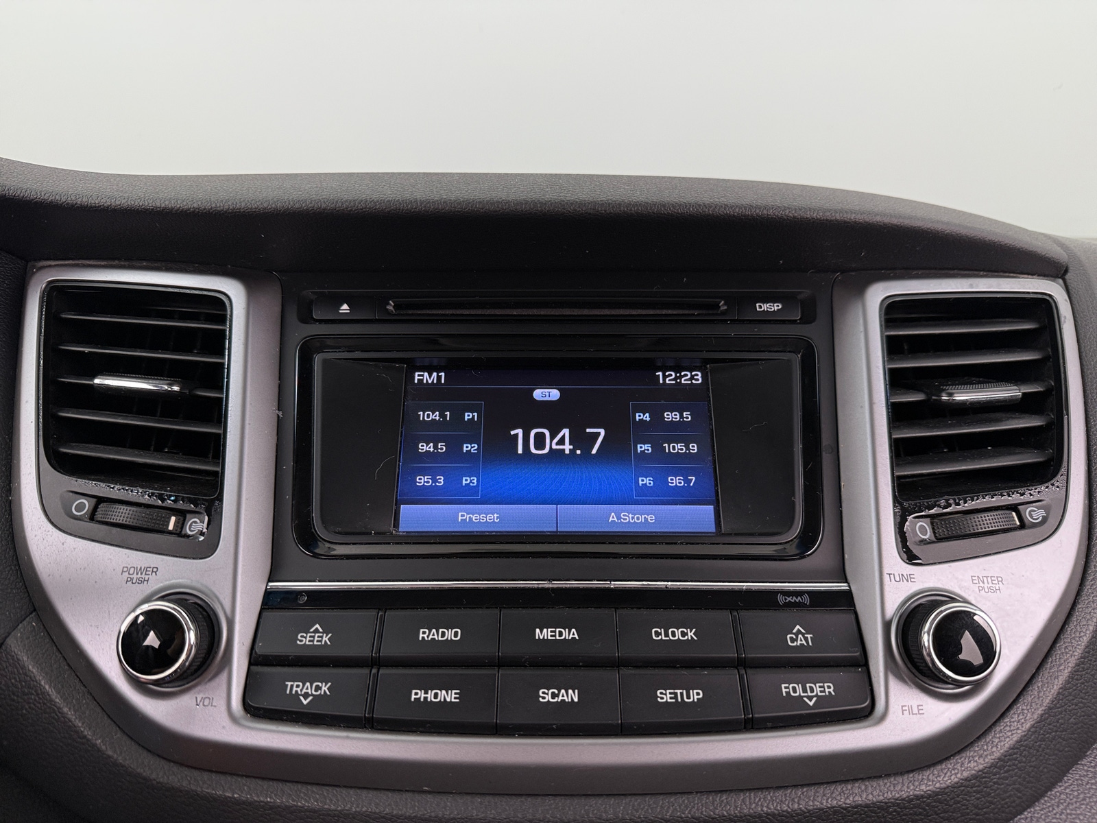Thumbnail: 2017 Hyundai Tucson - 4