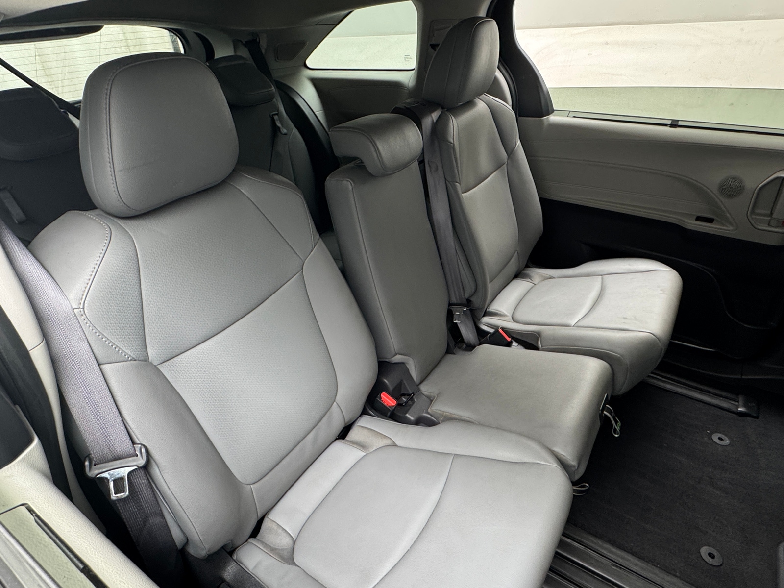 Thumbnail: 2022 Toyota Sienna - 5
