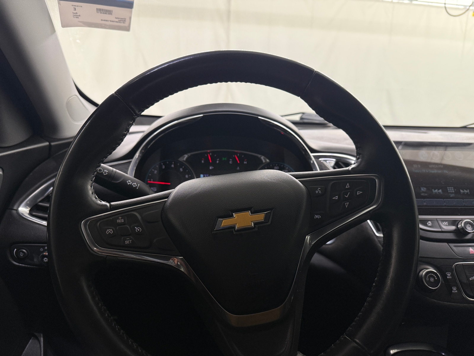 Thumbnail: 2017 Chevrolet Malibu - 5