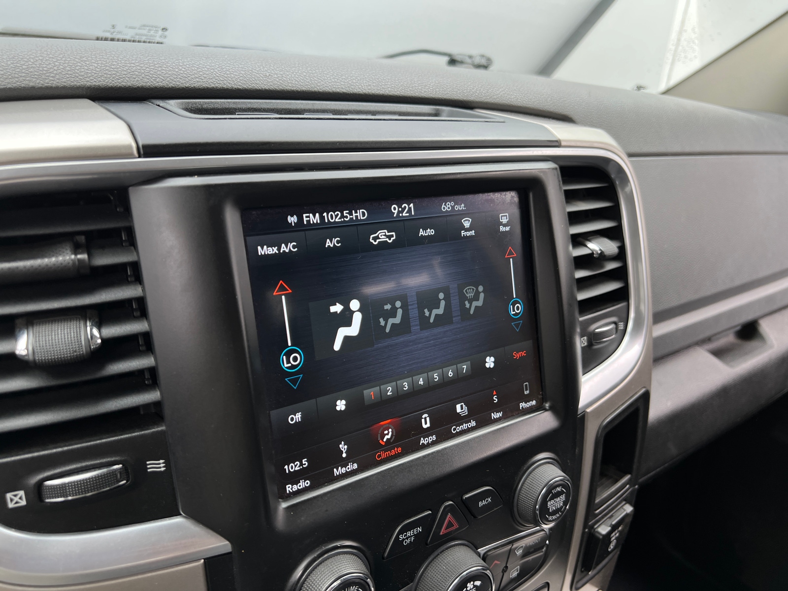 Thumbnail: 2019 RAM 1500 Classic - 4