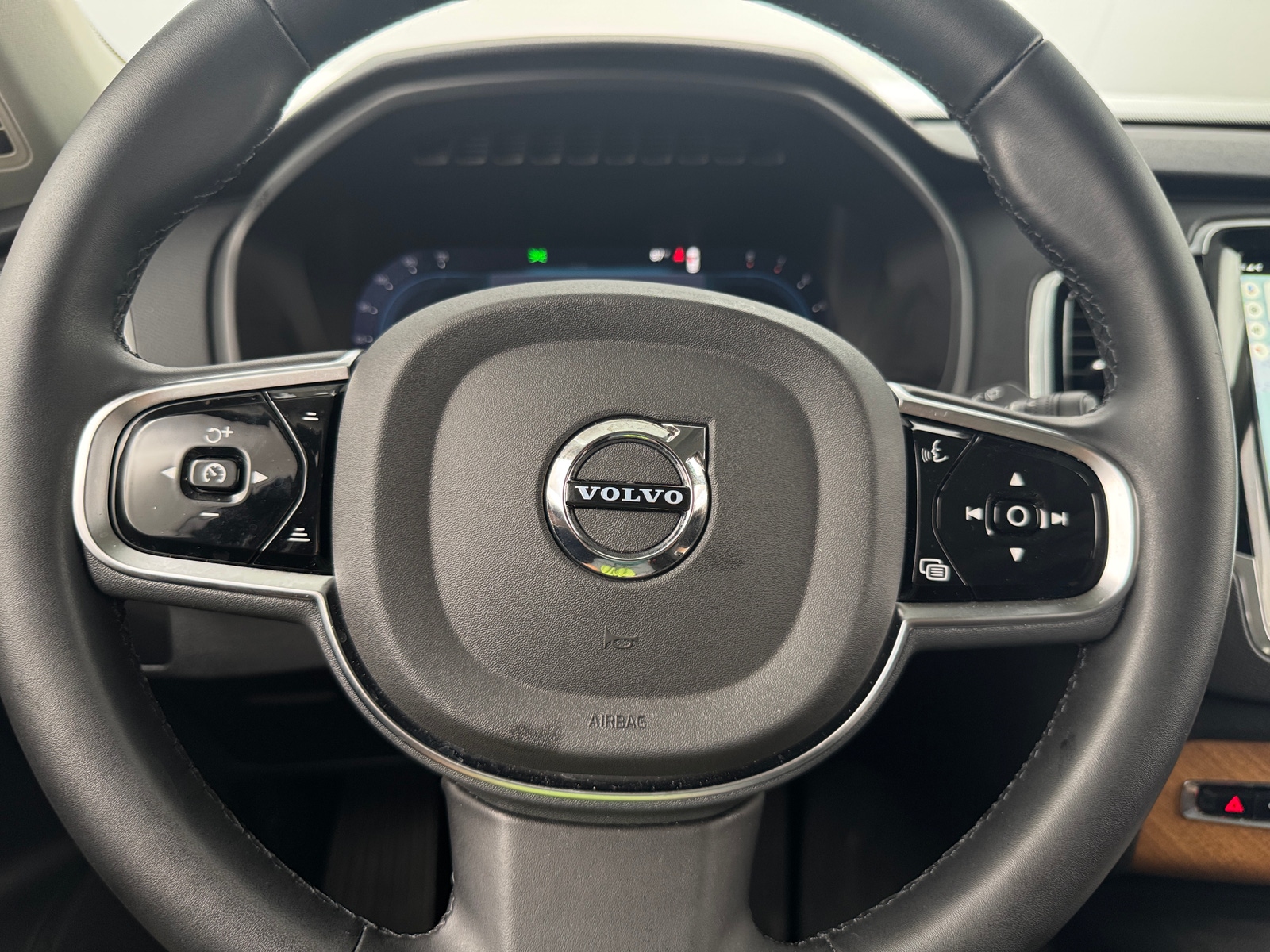 Thumbnail: 2025 Volvo XC90 - 4