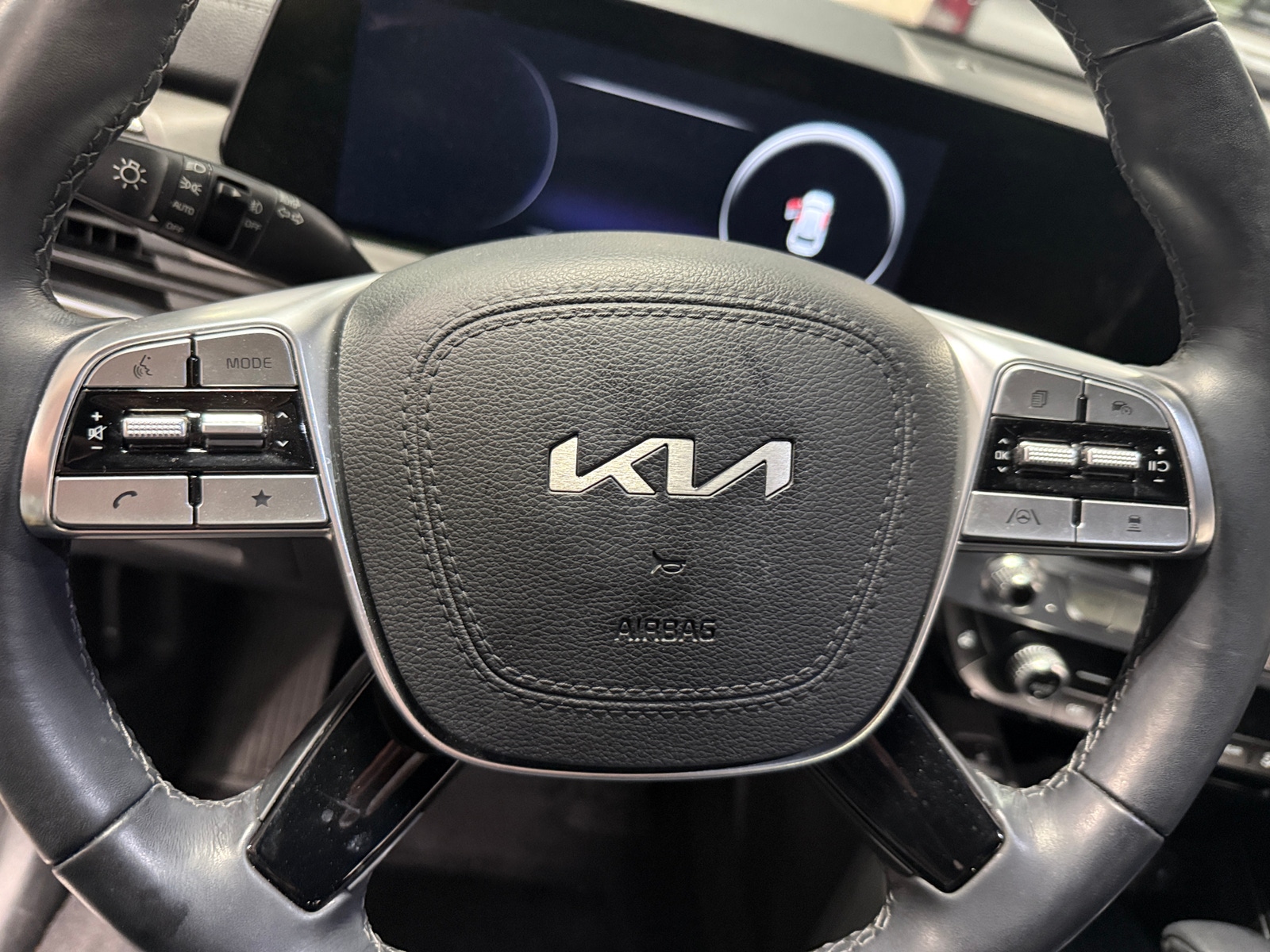 Thumbnail: 2023 Kia Telluride - 4