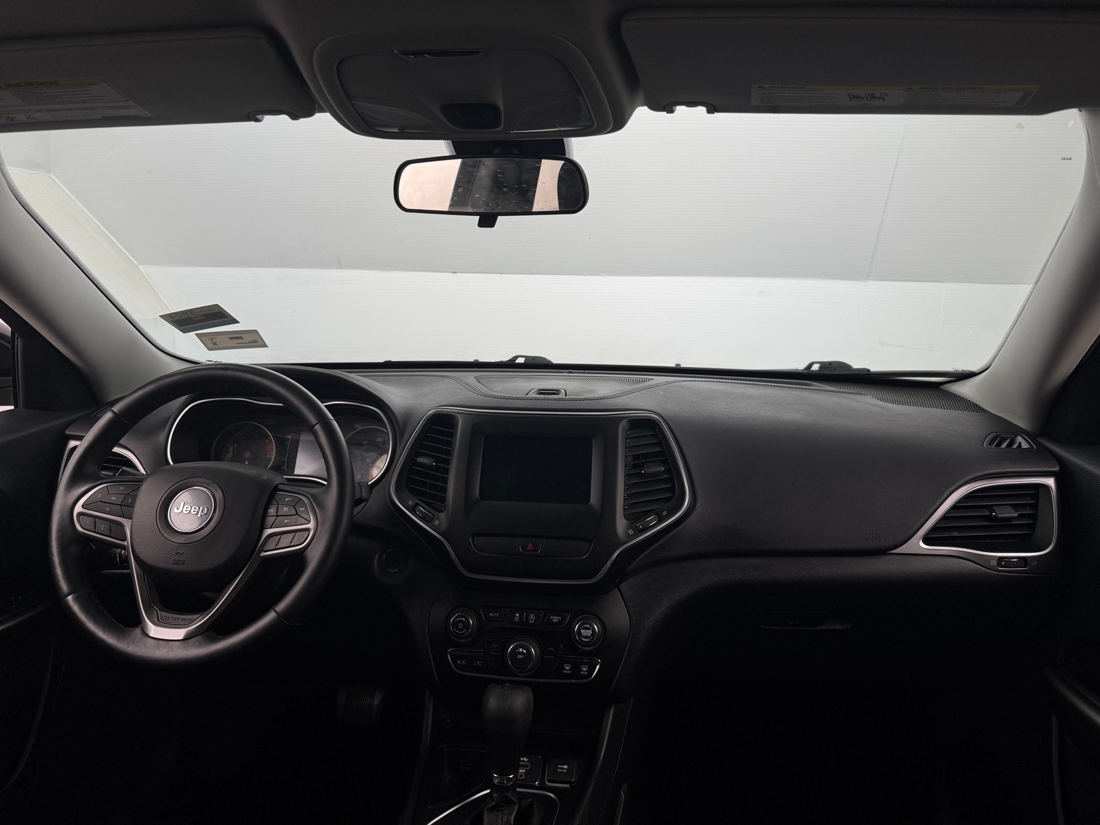 Thumbnail: 2019 Jeep Cherokee - 3