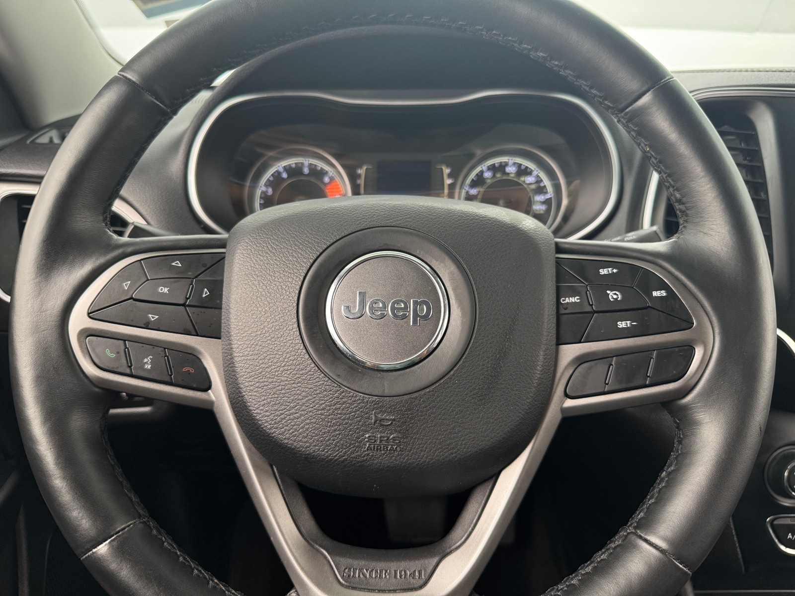 Thumbnail: 2019 Jeep Cherokee - 5
