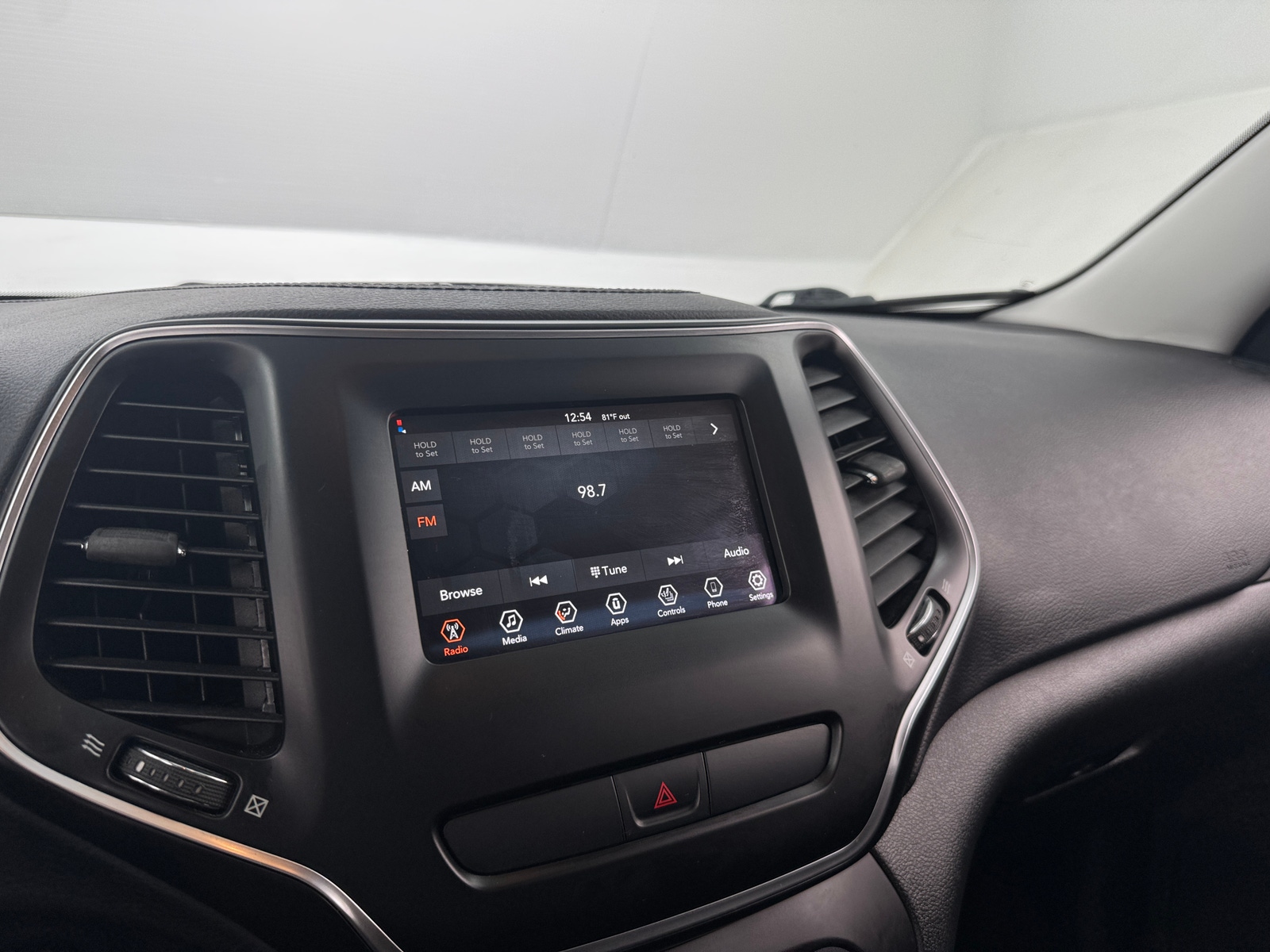 Thumbnail: 2019 Jeep Cherokee - 4