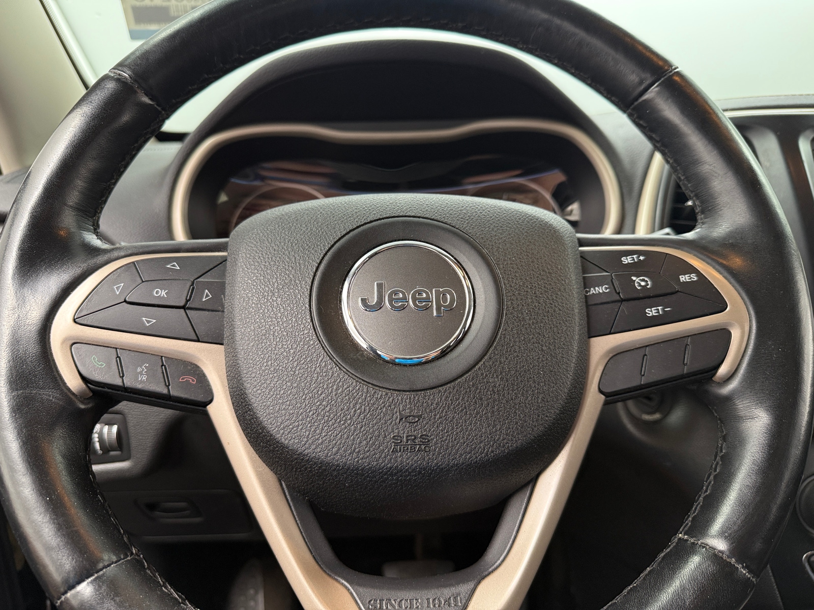 Thumbnail: 2017 Jeep Cherokee - 5