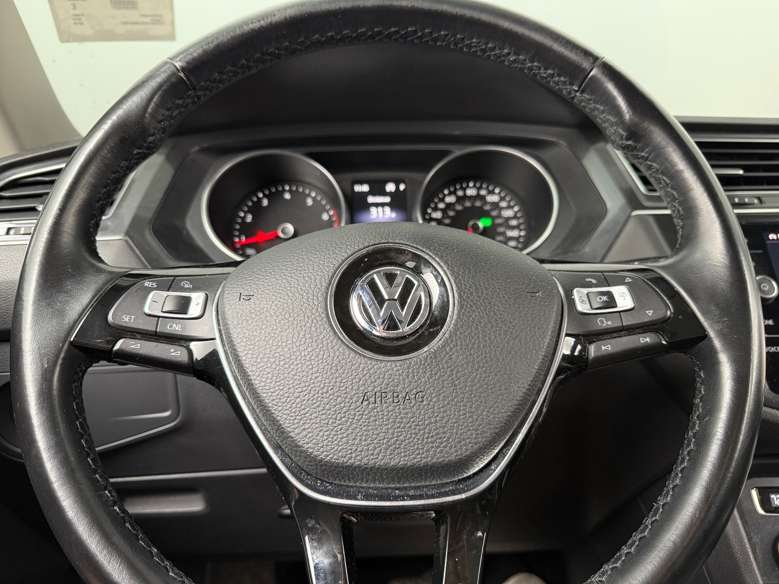 Thumbnail: 2018 Volkswagen Tiguan - 4