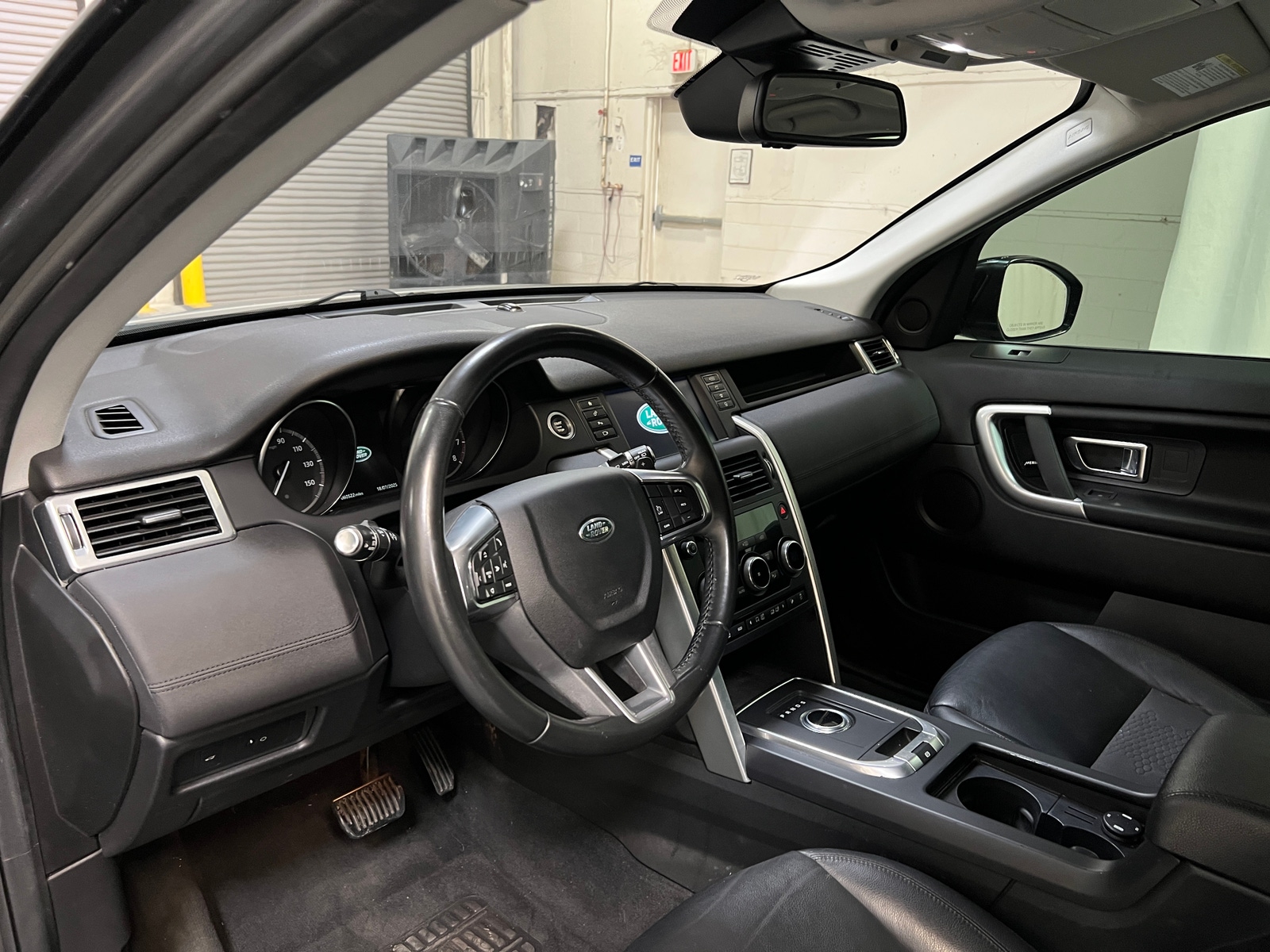 Thumbnail: 2018 Land Rover Discovery Sport - 2