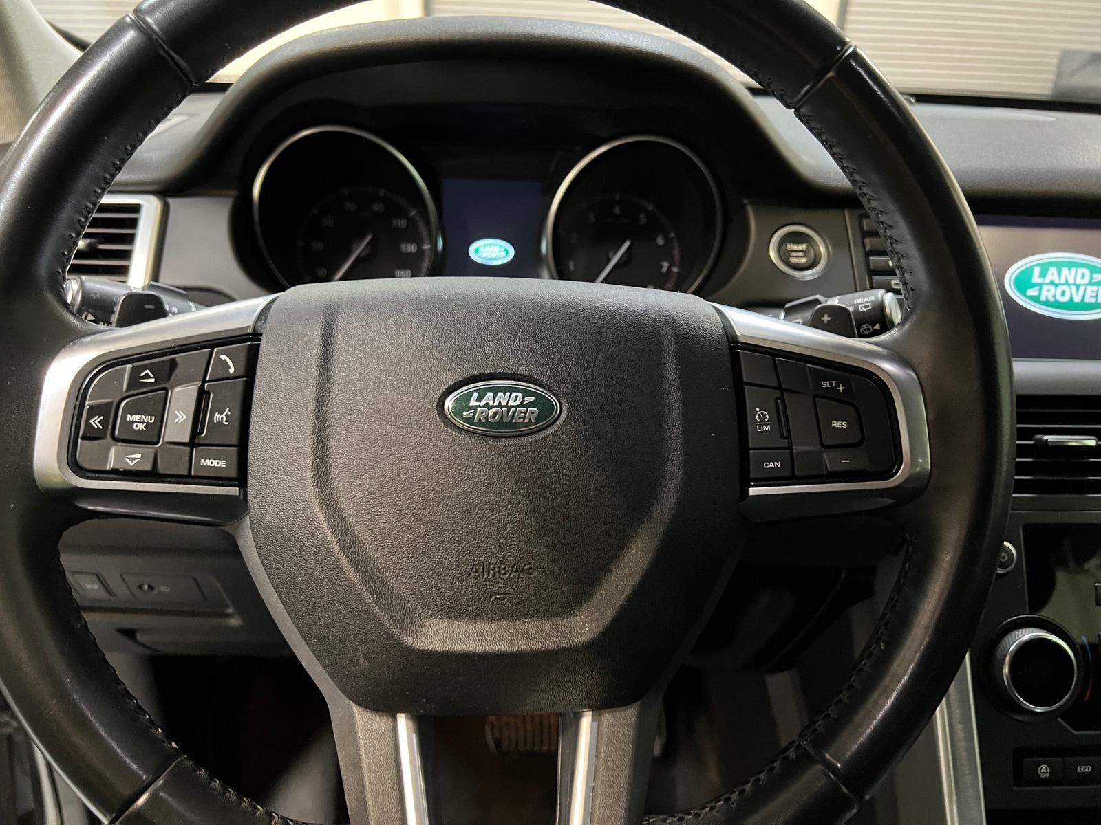 Thumbnail: 2018 Land Rover Discovery Sport - 4