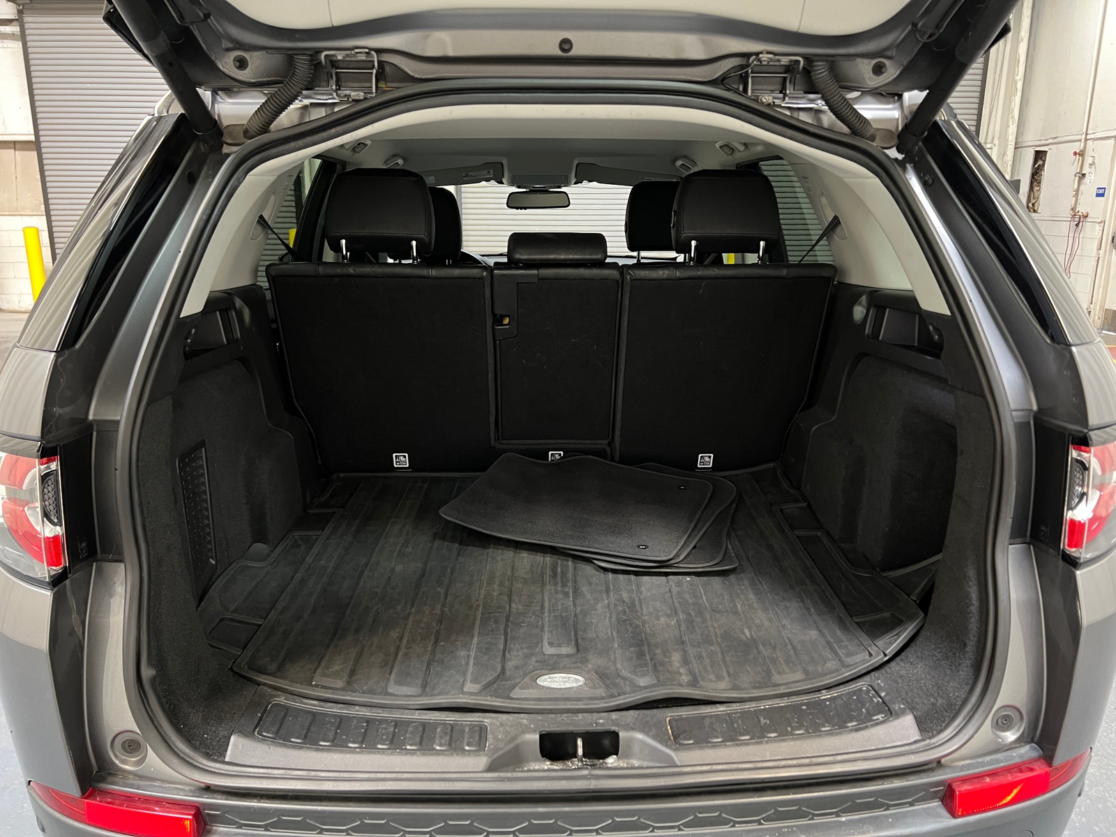 Thumbnail: 2018 Land Rover Discovery Sport - 6