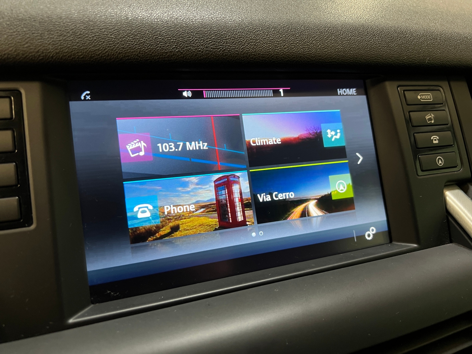 Thumbnail: 2018 Land Rover Discovery Sport - 3