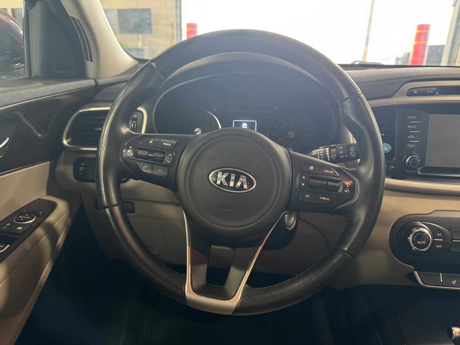 Thumbnail: 2017 Kia Sorento - 5