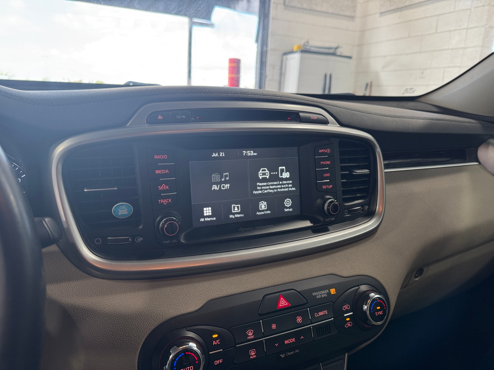Thumbnail: 2017 Kia Sorento - 4