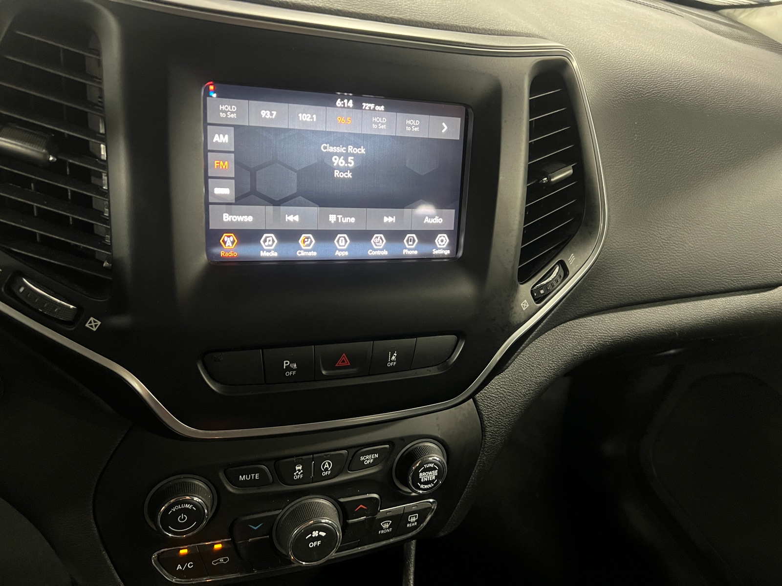 Thumbnail: 2021 Jeep Cherokee - 4