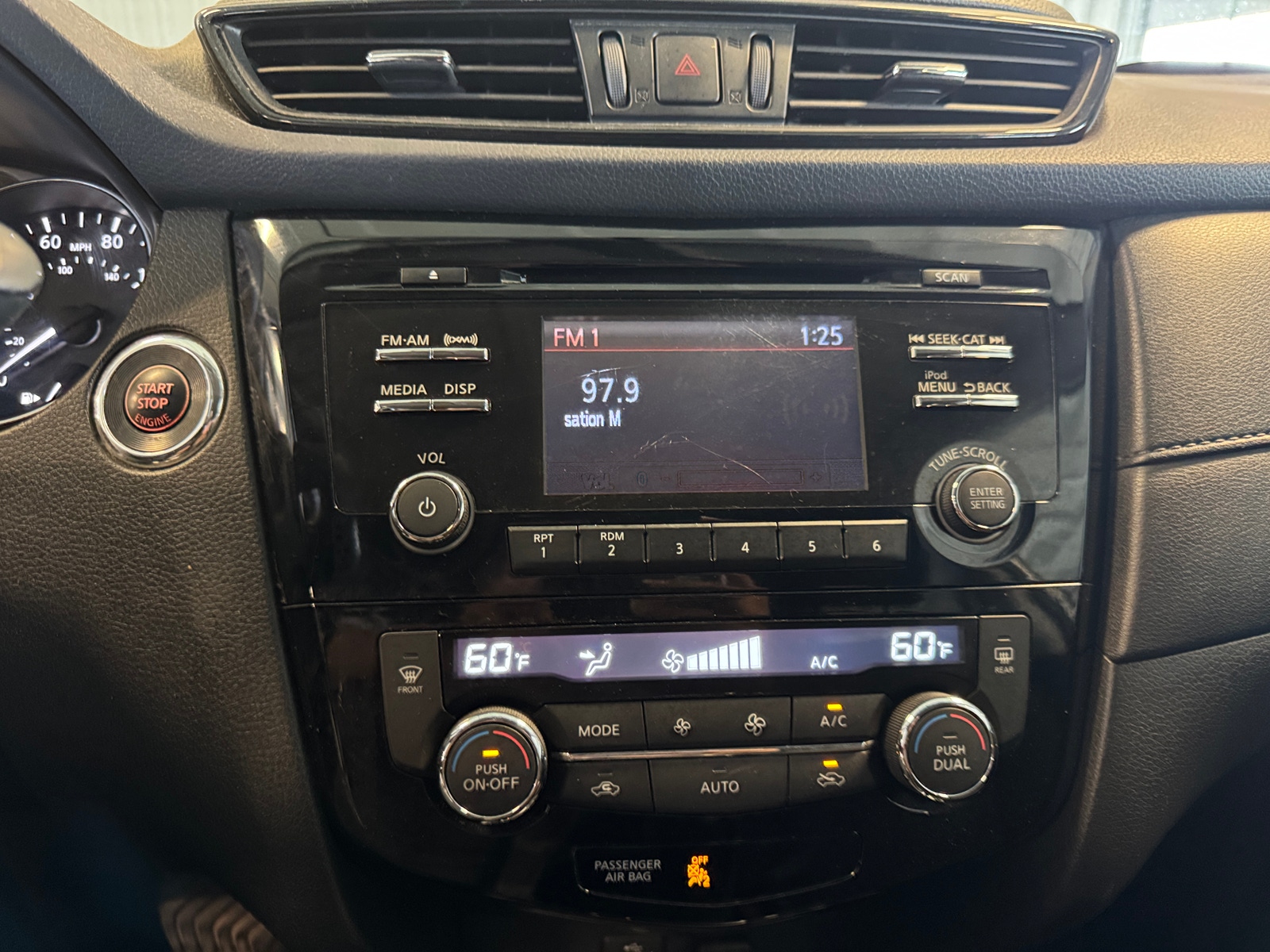 Thumbnail: 2017 Nissan Rogue - 4