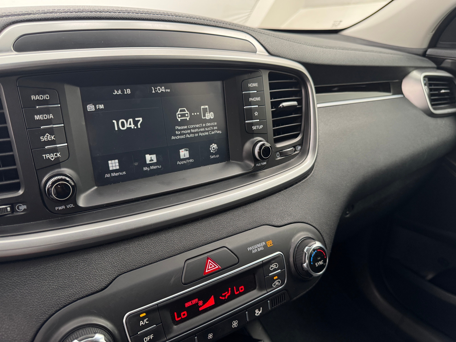 Thumbnail: 2019 Kia Sorento - 4