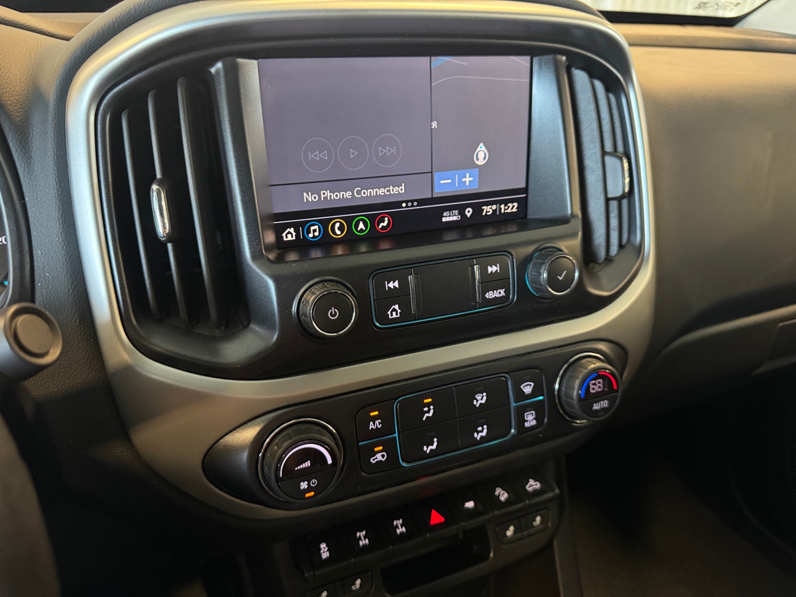Thumbnail: 2021 Chevrolet Colorado - 3