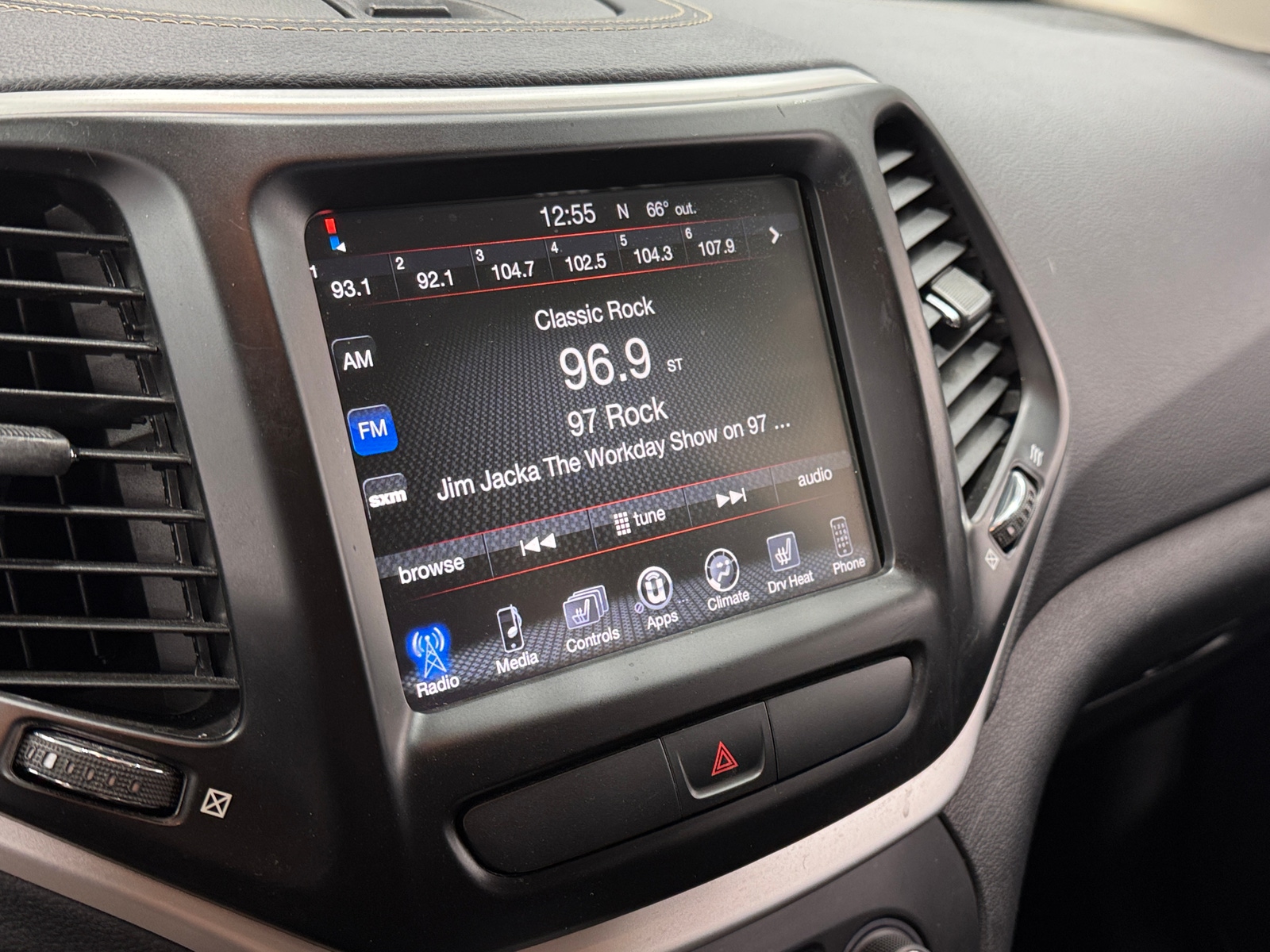 Thumbnail: 2018 Jeep Cherokee - 3
