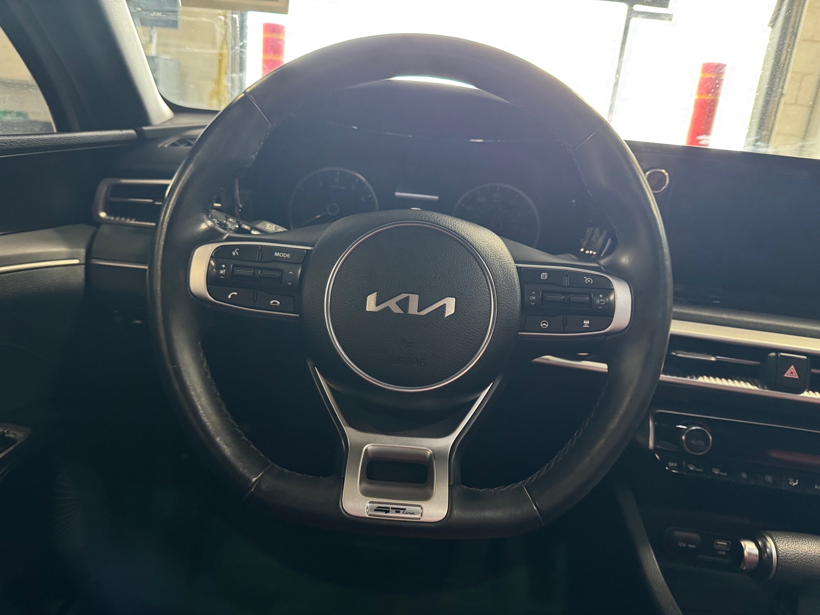 Thumbnail: 2023 Kia K5 - 4