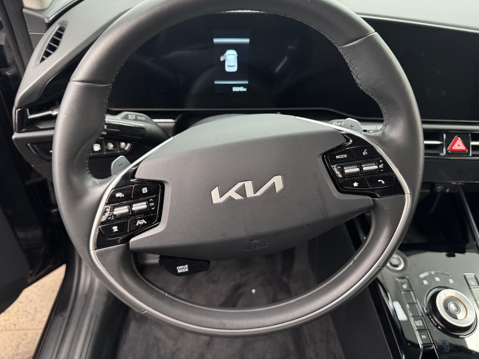 Thumbnail: 2023 Kia Niro - 4