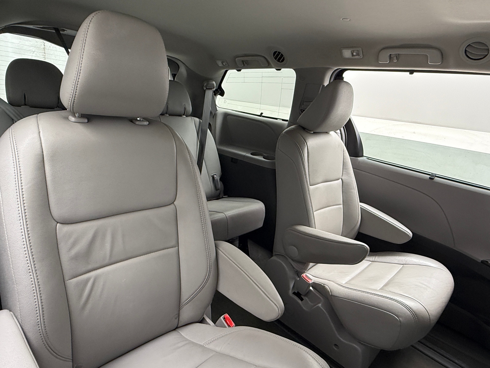 Thumbnail: 2017 Toyota Sienna - 5