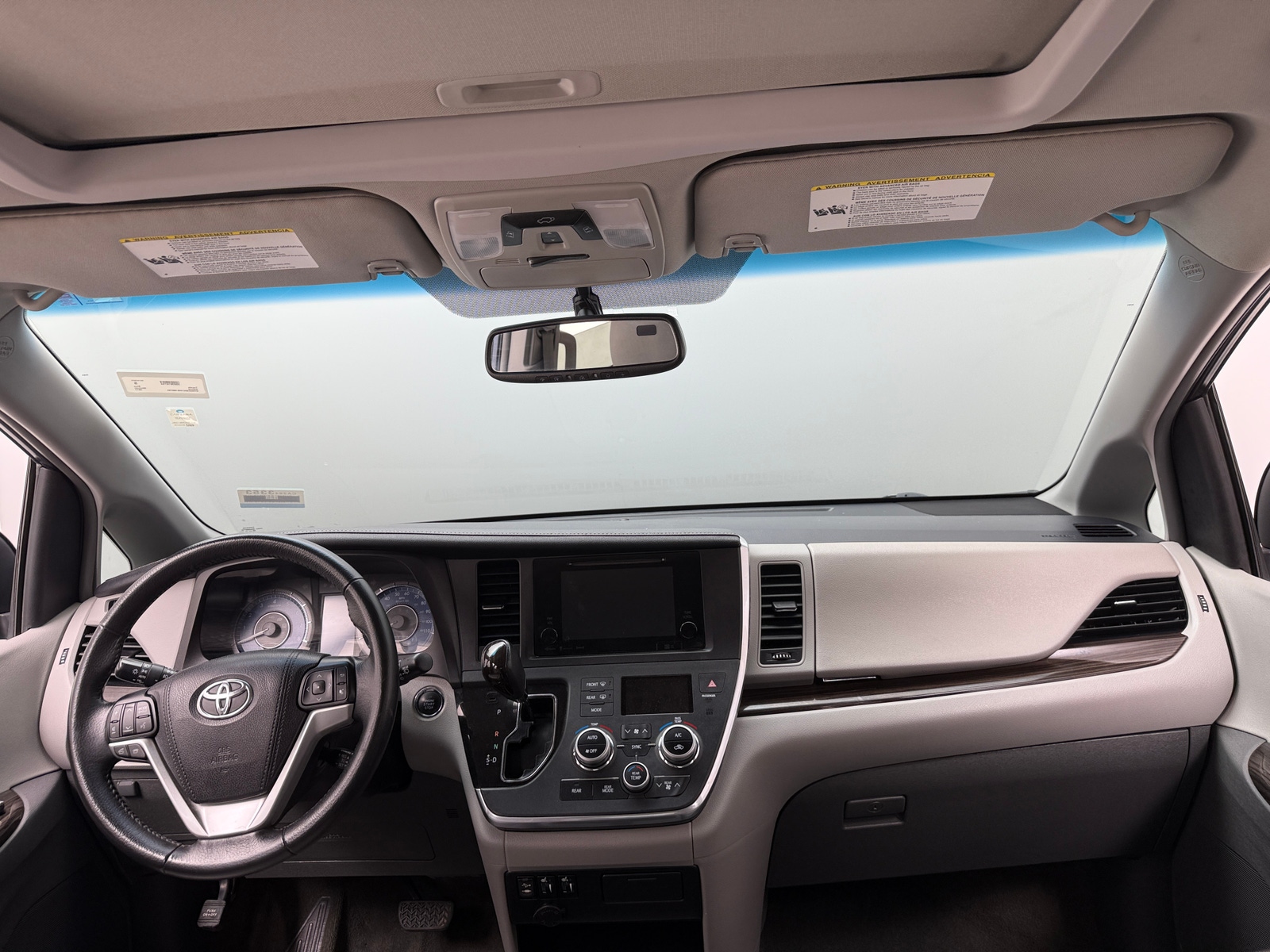 Thumbnail: 2017 Toyota Sienna - 2
