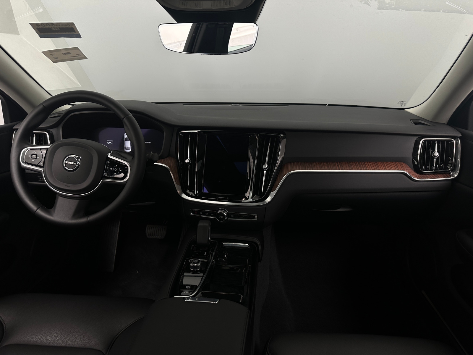 Thumbnail: 2023 Volvo S60 - 2