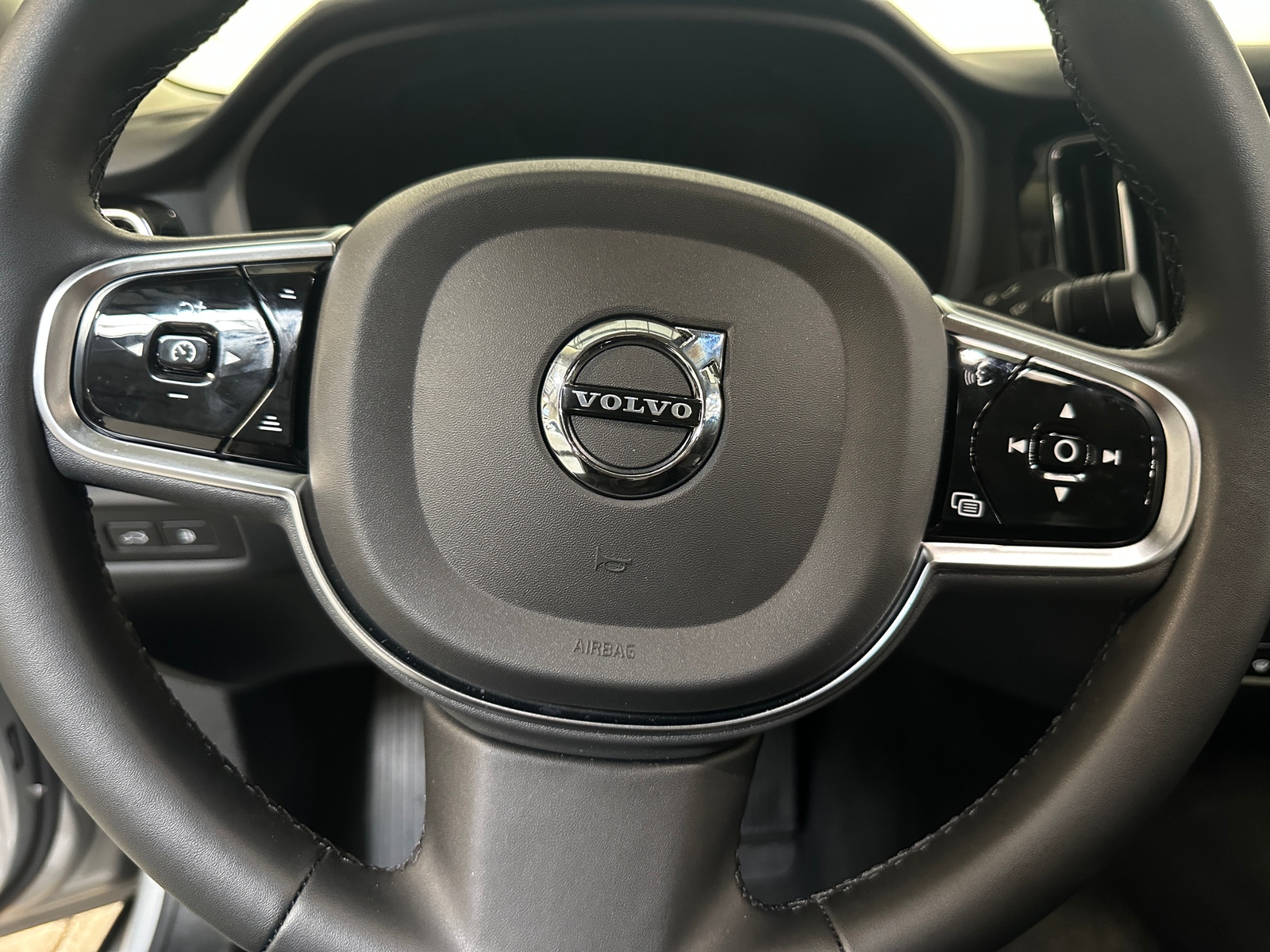 Thumbnail: 2023 Volvo S60 - 4