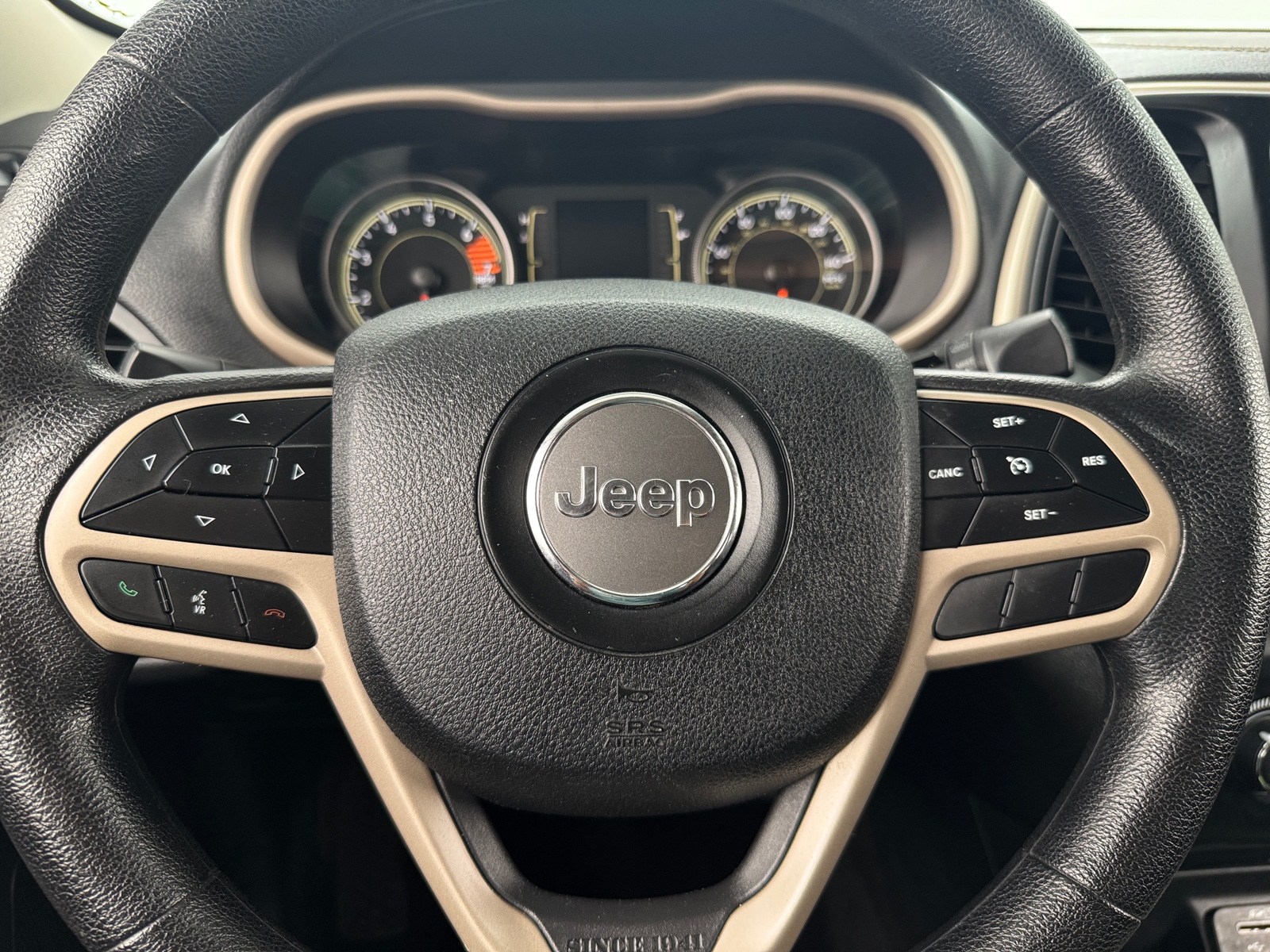 Thumbnail: 2017 Jeep Cherokee - 5