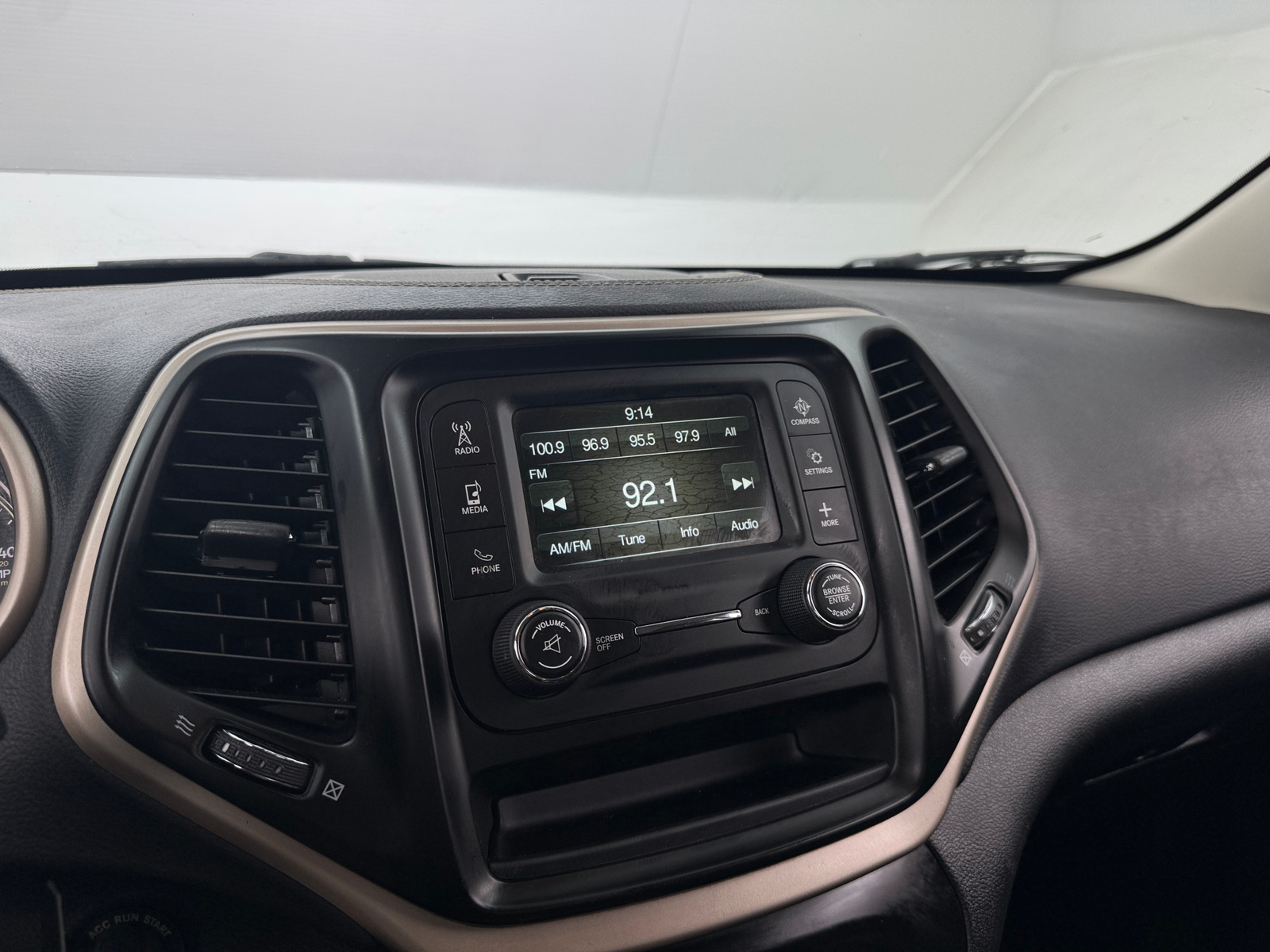 Thumbnail: 2017 Jeep Cherokee - 4