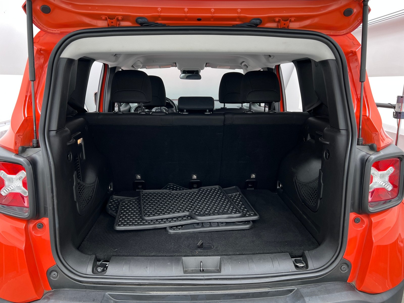 Thumbnail: 2018 Jeep Renegade - 7