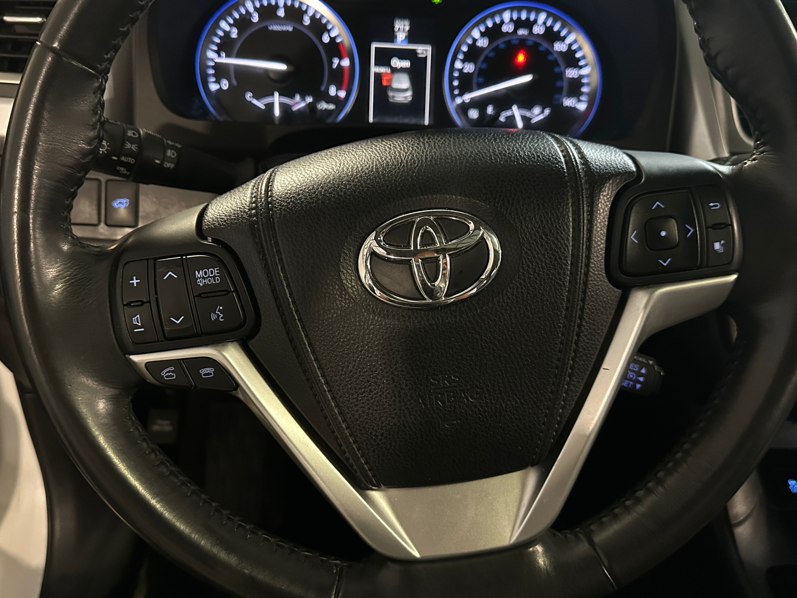 Thumbnail: 2014 Toyota Highlander - 4