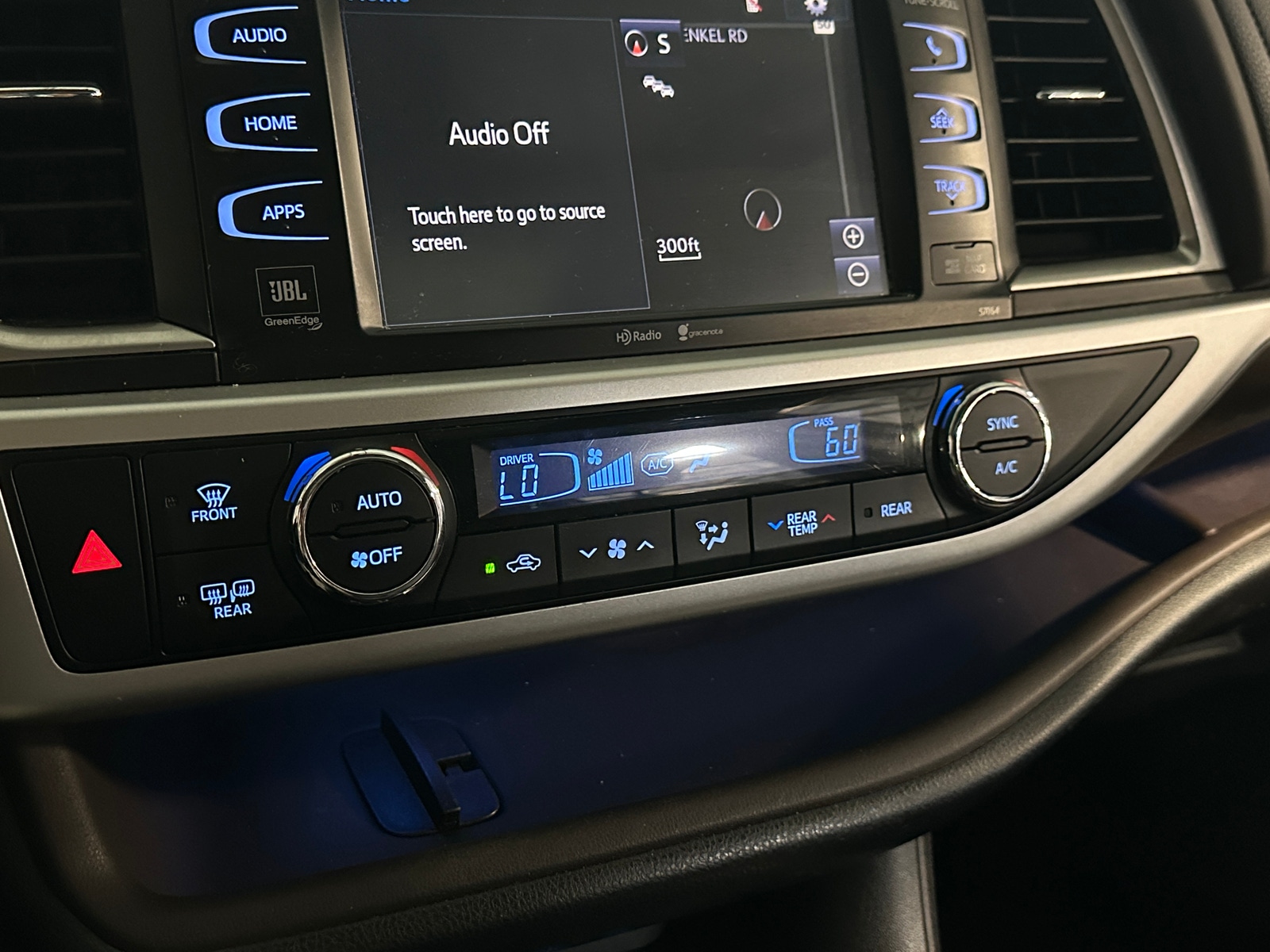 Thumbnail: 2014 Toyota Highlander - 3