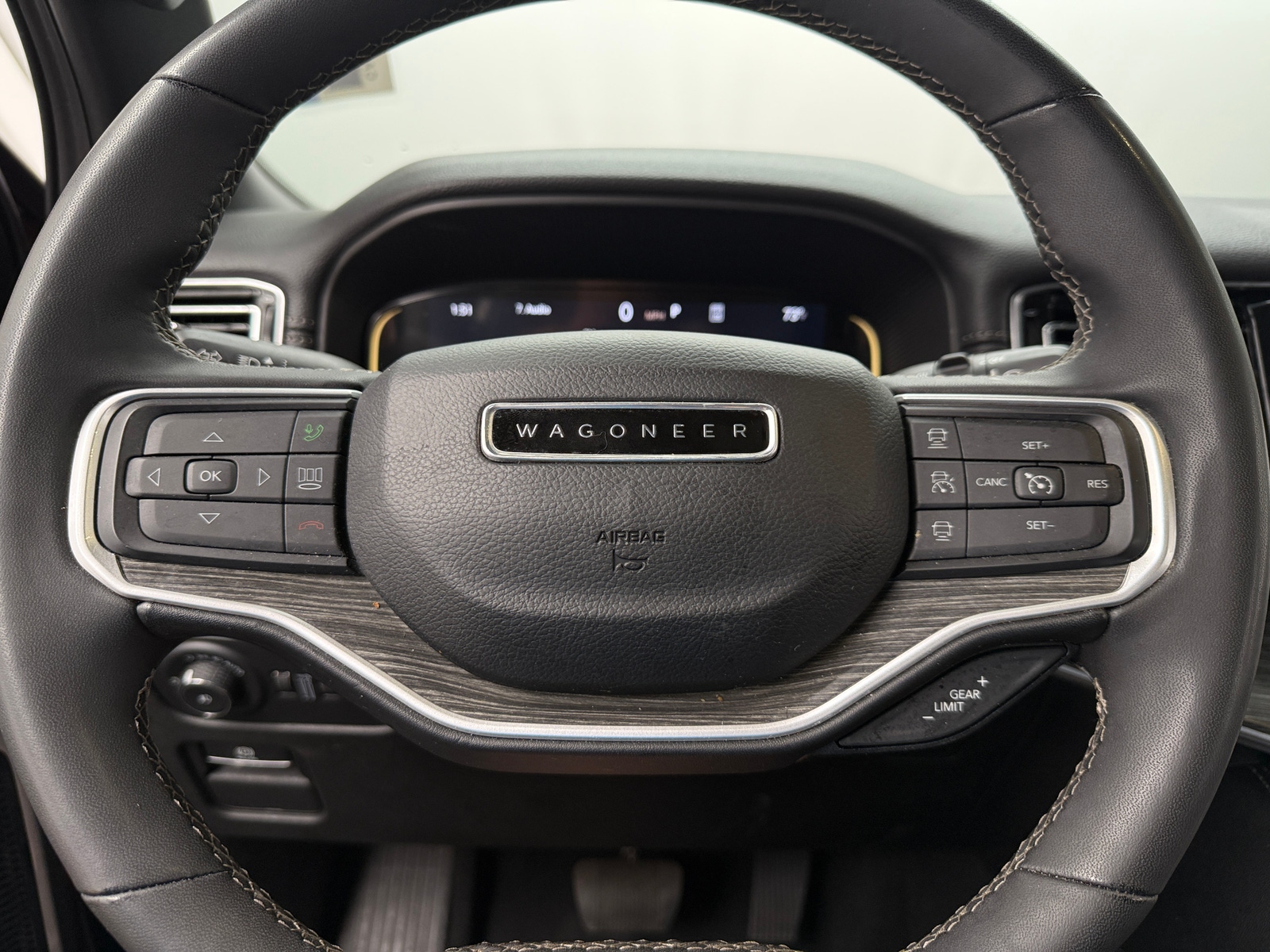 Thumbnail: 2024 Jeep Wagoneer - 4