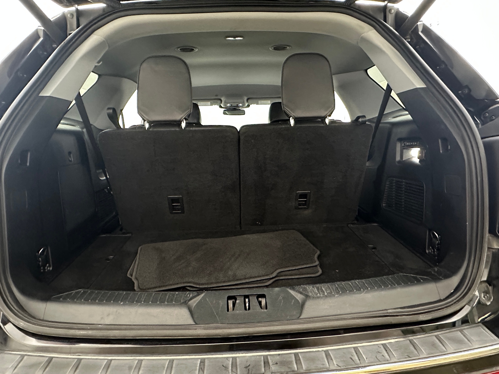 Thumbnail: 2020 Ford Explorer - 6