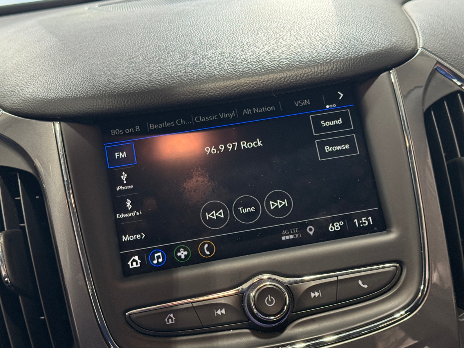 Thumbnail: 2019 Chevrolet Cruze - 4