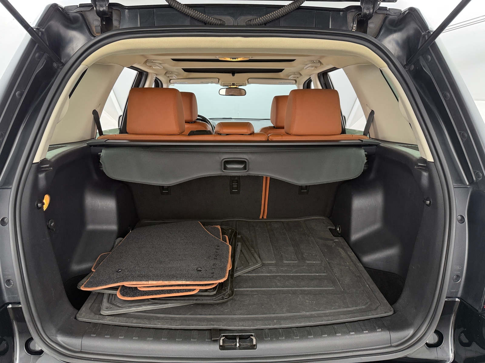 Thumbnail: 2015 Land Rover LR2 - 6