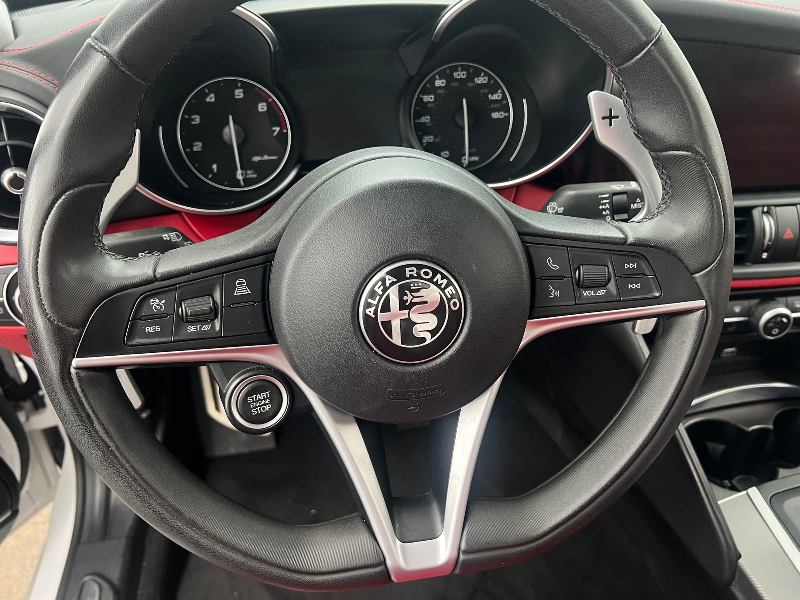 Thumbnail: 2017 Alfa Romeo Giulia - 4
