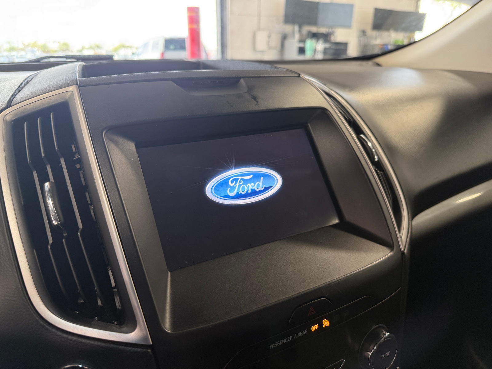 Thumbnail: 2020 Ford Edge - 3
