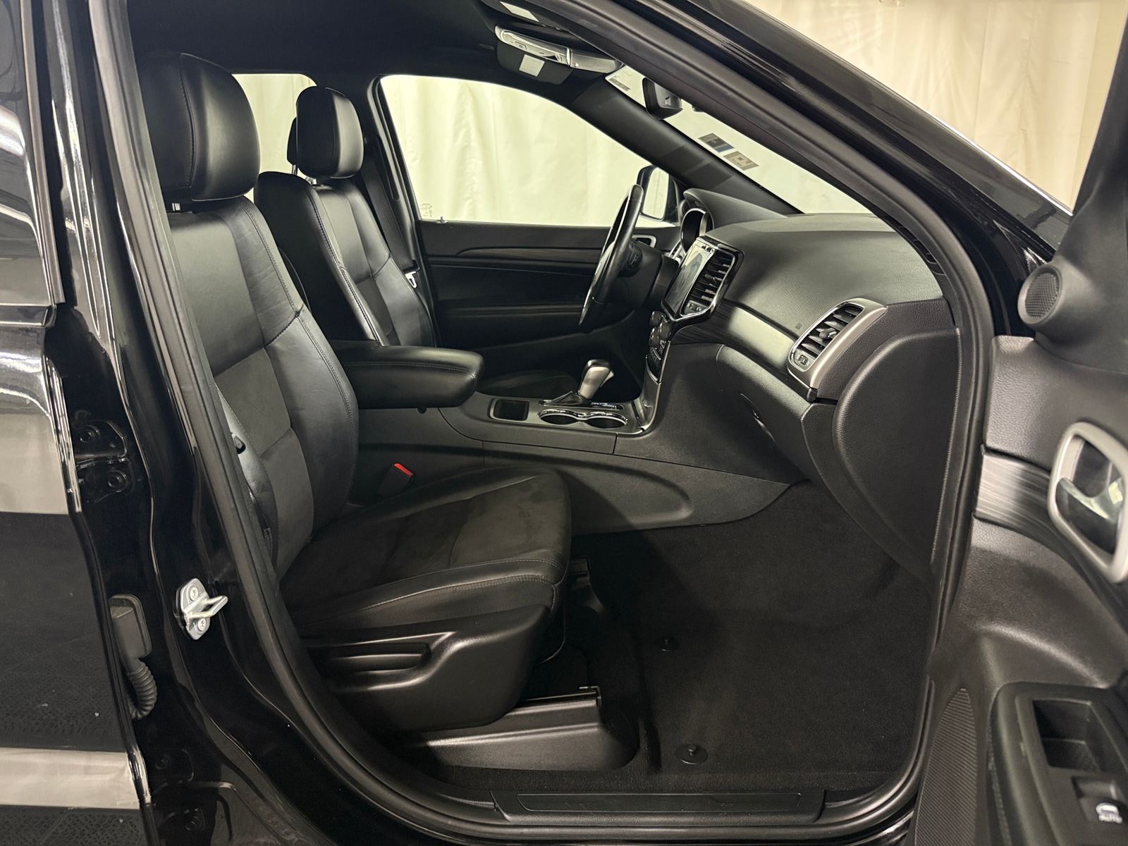 Thumbnail: 2020 Jeep Grand Cherokee - 2