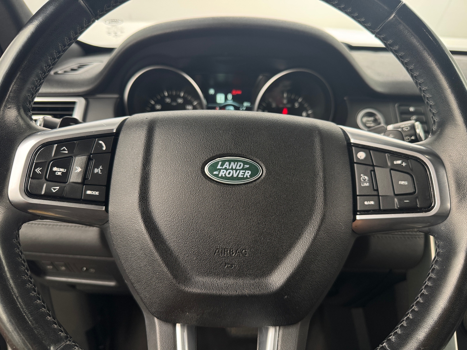 Thumbnail: 2019 Land Rover Discovery Sport - 4