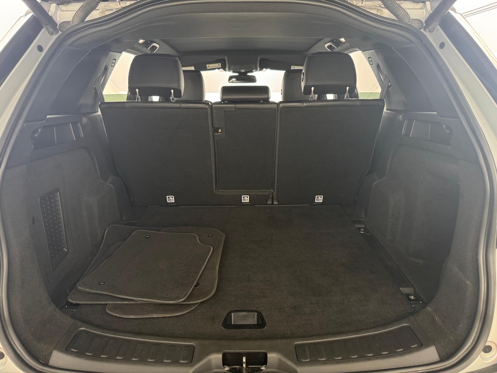 Thumbnail: 2019 Land Rover Discovery Sport - 6