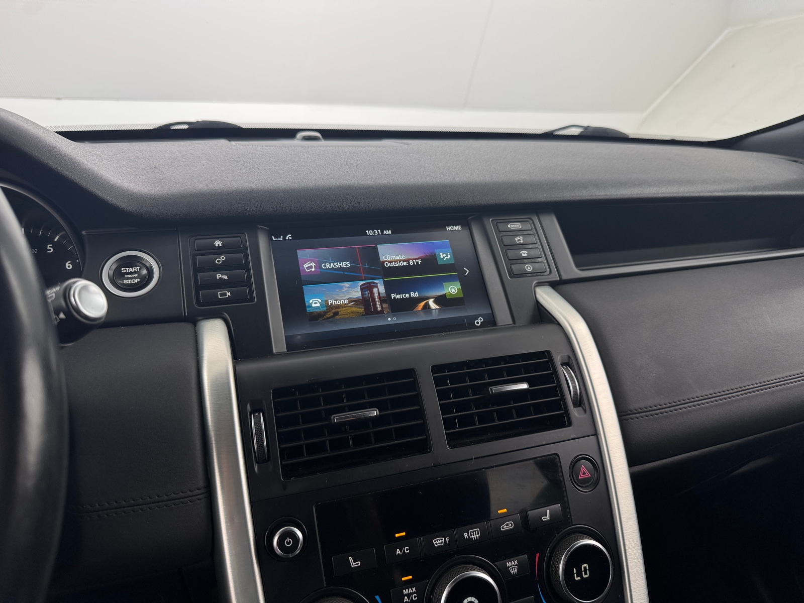 Thumbnail: 2019 Land Rover Discovery Sport - 3