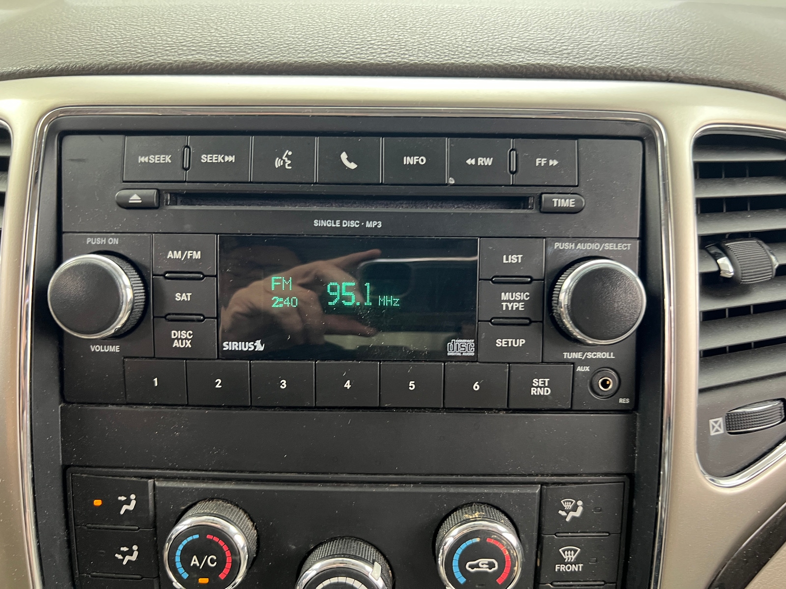 Thumbnail: 2011 Jeep Grand Cherokee - 4